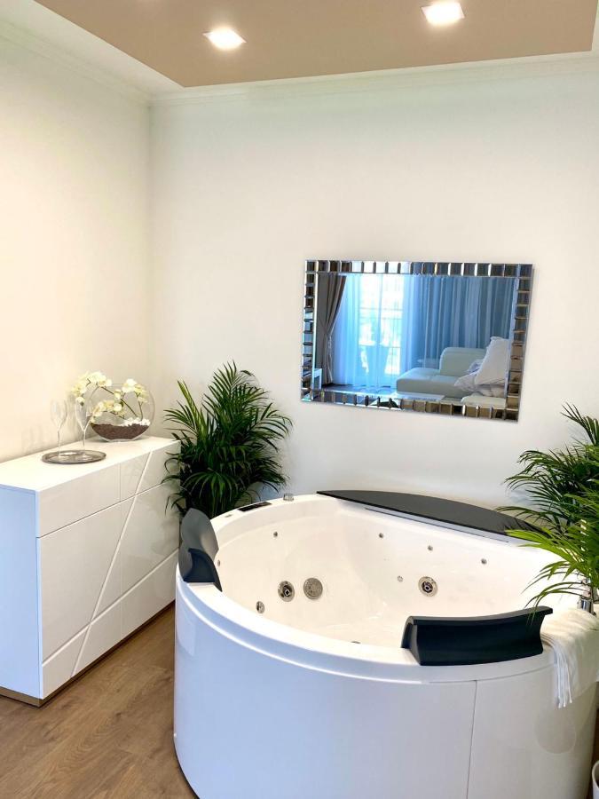 Die Oase - Luxurious Apartment Near The City Center With Free Parking Bratysława Zewnętrze zdjęcie