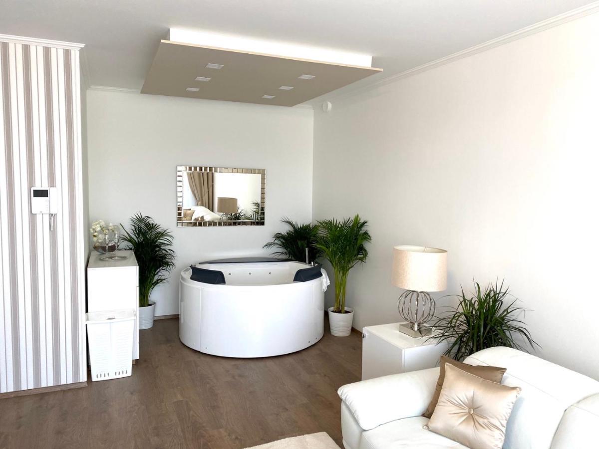 Die Oase - Luxurious Apartment Near The City Center With Free Parking Bratysława Zewnętrze zdjęcie